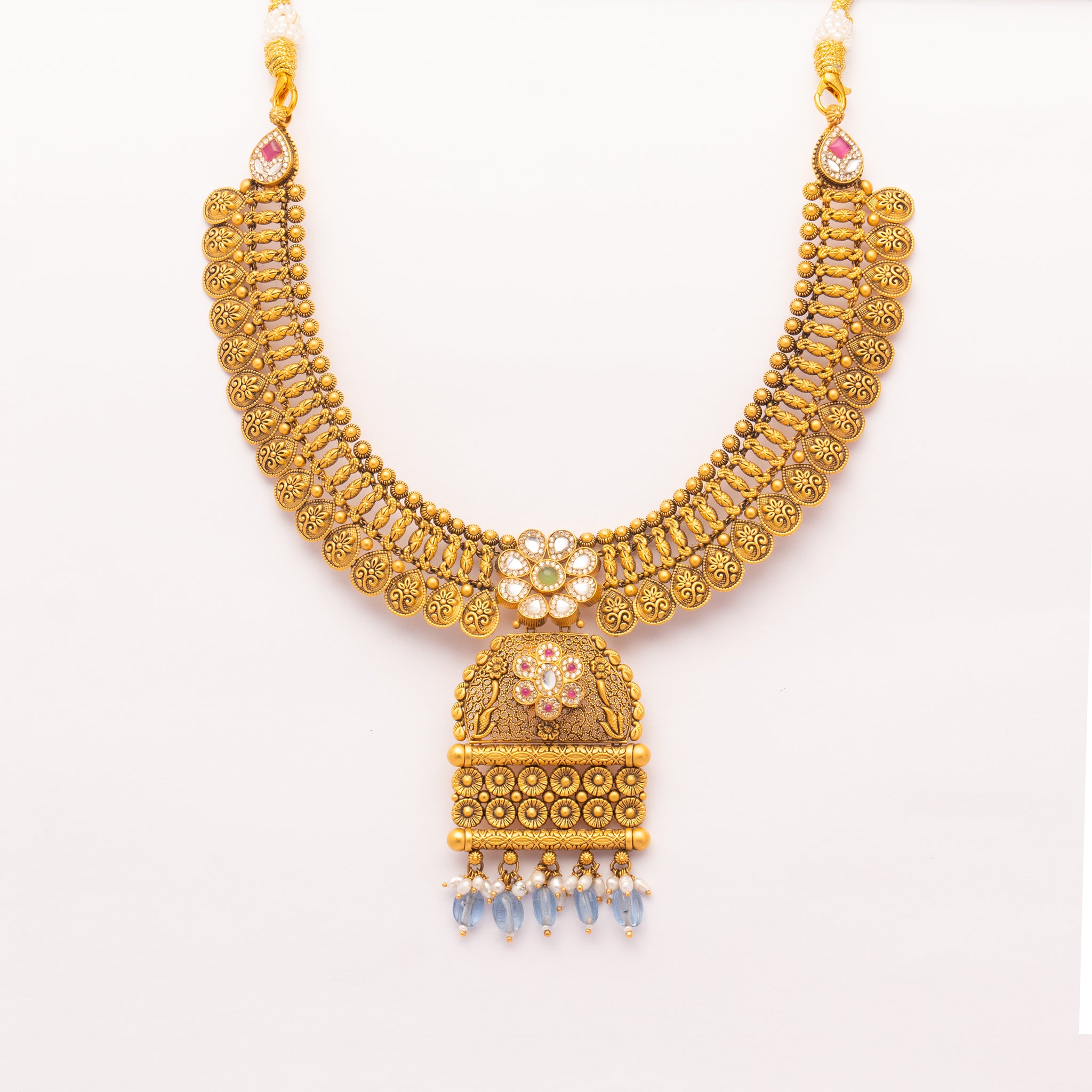 Alluring Antique Gold Necklace