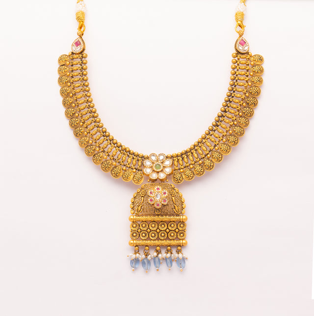 Alluring Antique Gold Necklace